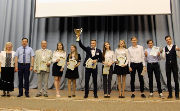 Участников и организаторов 50-й Спартакиады школьников наградили в администрации