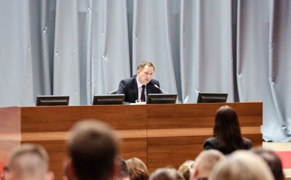 Дмитрий Волков провел оперативное совещание, на котором обозначил приоритетные задачи: очистка кровель, подготовка к Масленице и Дню защитника Отечества