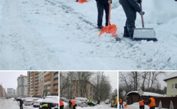 В Красногорске дорожные и коммунальные службы продолжают устранять последствия снегопада