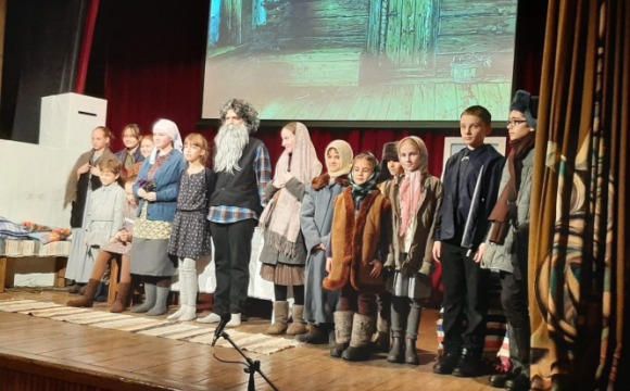 В КЦ «Красногорье» прошел спектакль, посвященный детям войны