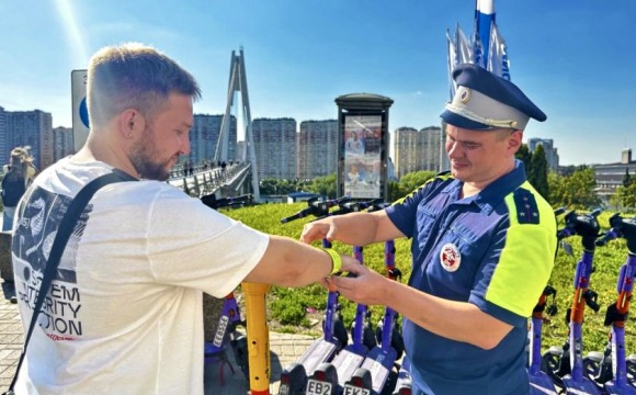 Сотрудники Подмосковной Госавтоинспекции разъясняют  участникам дорожного движения о правилах использования СИМ