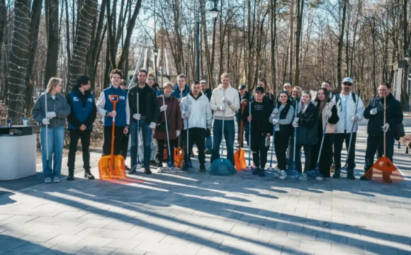 Более тысячи человек присоединились к традиционному субботнику, который стал частью большой, сплоченной работы по наведению порядка и уюта в городском округе Красногорск