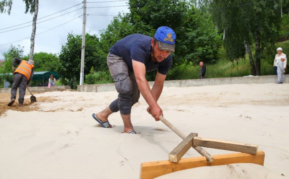 Кварцевый песок завезли на пляж в Красногорске