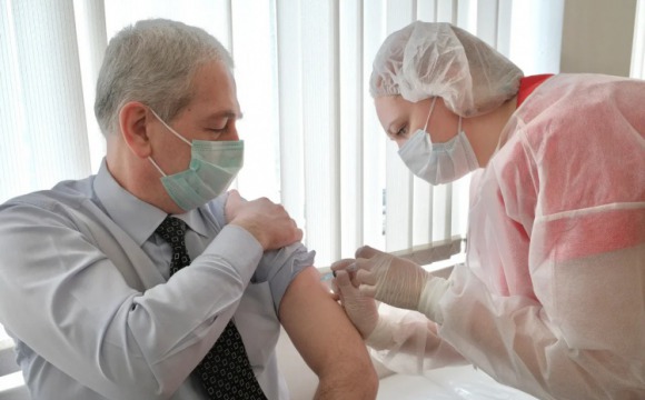 Более 240 заводчан сделали прививку от коронавируса