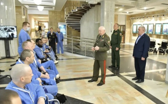 Личный состав Военной академии Генерального штаба ВС РФ, общественная ветеранская и профсоюзная организации вручили современные коляски маломобильным военнослужащим, проходящим лечение в НМИЦ ВМТ им. А.А. Вишневского
