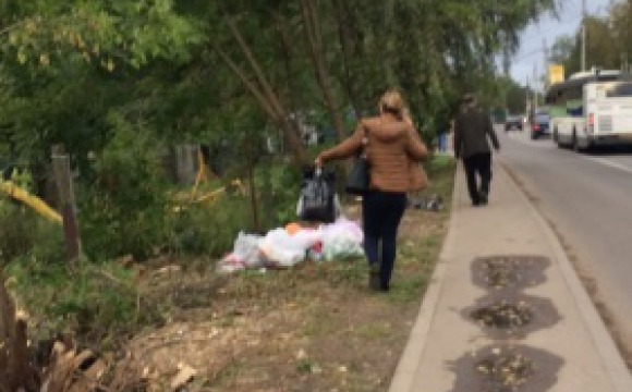 В микрорайонах Опалиха и Нахабино выявили нарушителей, замусоривающих территорию