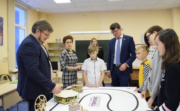 Депутат Госдумы посетил Красногорский Кванториум и школу № 18