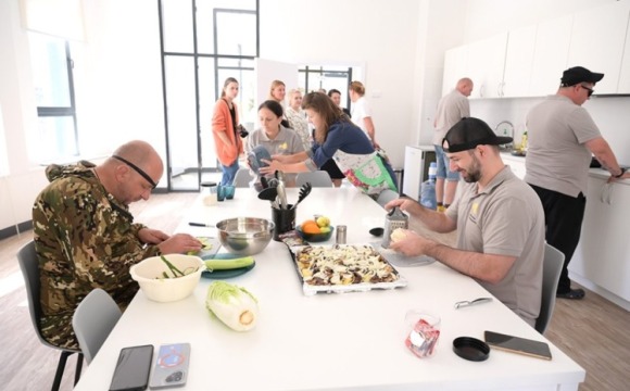 Под руководством опытных реабилитологов пациенты центра имени Мещерякова заново учатся жить. / Пресс-служба губернатора и правительства МО