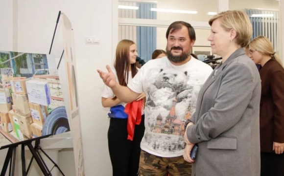 Выставка «Защитники Земли Русской» открылась в Молодежном центре