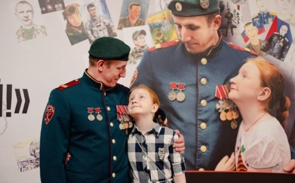 В Государственной Думе открылась выставка «Мой папа – Герой!»