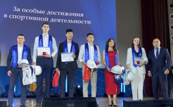 Артур Гарибян вручил награды шести самым спортивным выпускникам МГСУ