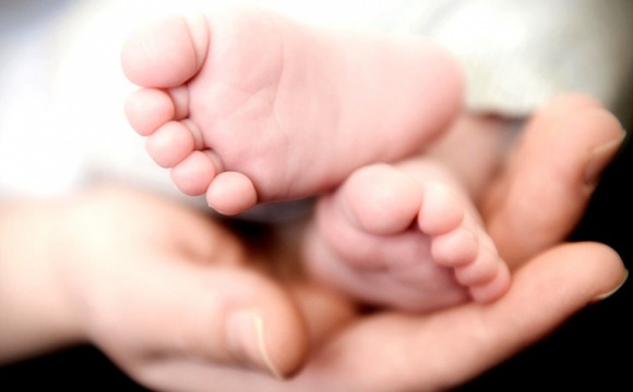 Размер ежемесячной выплаты в связи с рождением (усыновлением) первого ребенка увеличен до 13 317 рублей в месяц