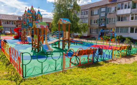 Более 600 дворов комплексно благоустроено в Московской области с начала года
