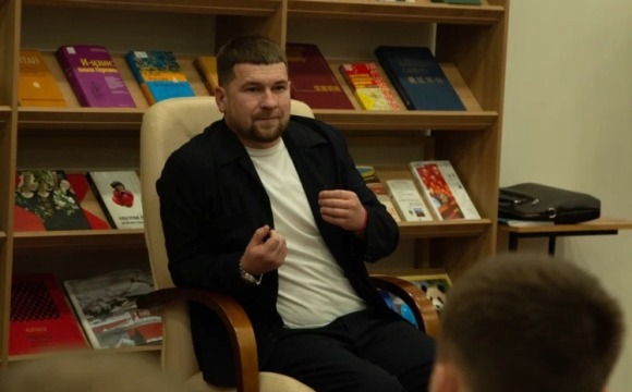 В Молодежном центре состоялась встреча с участием героя СВО — Мустафина Р.В.