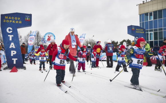 Больше тысячи юных спортсменов вышли на лыжню в Красногорске
