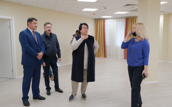 Глава Красногорска проверила ход работ в музыкальной школе в Павшинской пойме