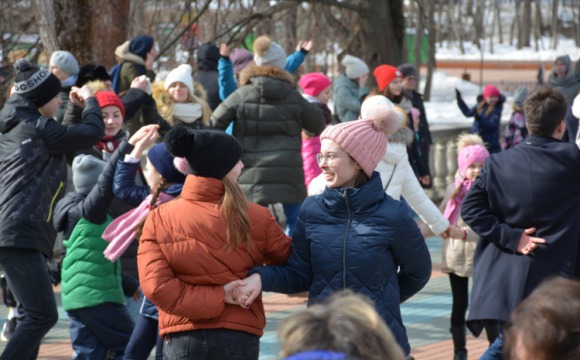 Более 500 человек приняли участие во флешмобе "Севастопольский вальс-2019" (ВИДЕО)