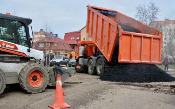 Более 2 тысяч ям устранили на дорогах и во дворах с начала года в Красногорске
