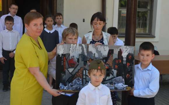 Дети из Красногорска создали художественную композицию о Сталинградской битве