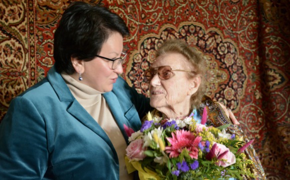 Эльмира Хаймурзина поздравила жительницу Красногорска со столетием