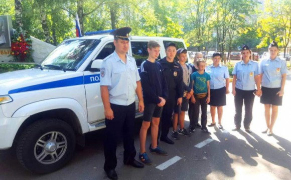 Сотрудники полиции УМВД России по г.о. Красногорск рассказали  детям о своей работе