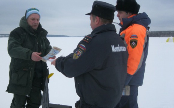 Выход на тонкий лёд водоемов Московской области опасен для жизни