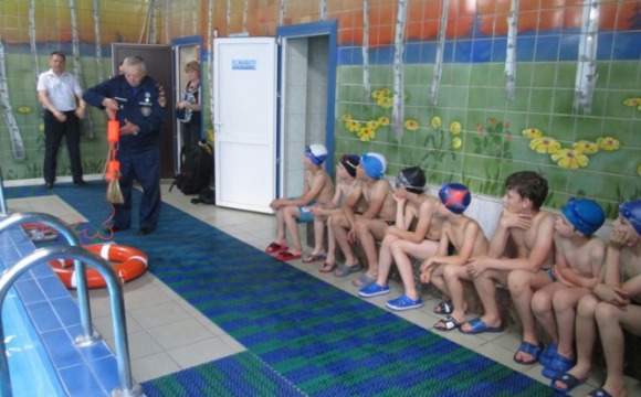 За лето в Московской области более 37 тысяч детей приняли участие в акции «Научись плавать»