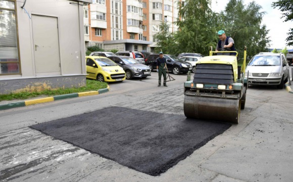 За неделю в Московской области отремонтировали почти 3 000 выбоин во дворах