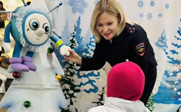 В Подмосковье Госавтоинспекторы проводят правовые ликбезы в преддверии новогодних праздников