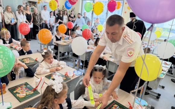 В День знаний сотрудники Госавтоинспекции проводят открытые уроки по дорожной безопасности для подмосковных школьников
