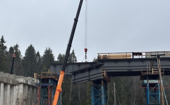 Сборку металлоконструкций завершили на путепроводе в районе д. Сабурово в Красногорске
