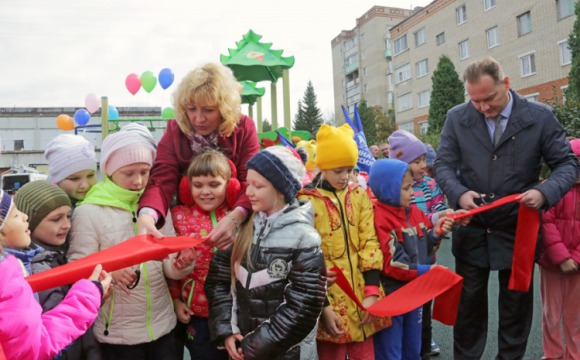 В Подмосковье с начала года открыта 81 детская площадка по программе Губернатора