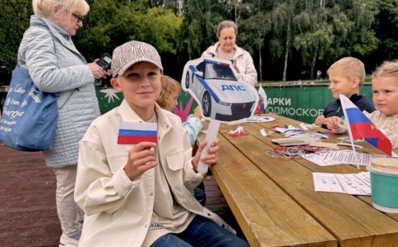 Госавтоинспекция Подмосковья провела творческий мастер-класс по изготовлению световозвращающих аксессуаров в Красногорске