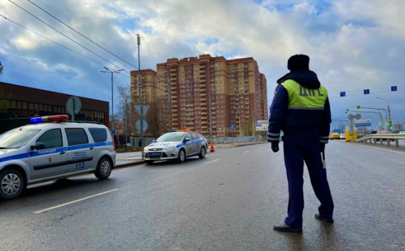 Госавтоинспекция Красногорска призывает автолюбителей к бдительности в связи со сложными погодными условиями
