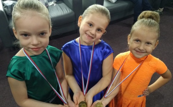 25 ноября в Москве в DeCLUB прошел турнир по танцевальному спорту "Звезда танцпола"