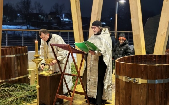 На обновлённой территории реки Синичка в Красногорске проходят традиционные Крещенские купания