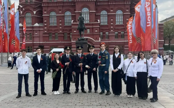 Учащиеся из Красногорска почтили память Неизвестного солдата и приняли участие в акции «Георгиевская ленточка»