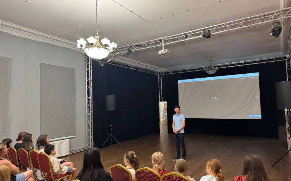 Фильм «Первый на Олимпе» показали в рамках проекта «Детский спорт» партии «Единая Россия»