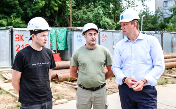 Дмитрий Волков проверил строительство пристройки к поликлинике в Нахабино