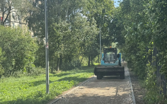 Ремонт пешеходной дорожки на улице Карбышева - на завершающей стадии