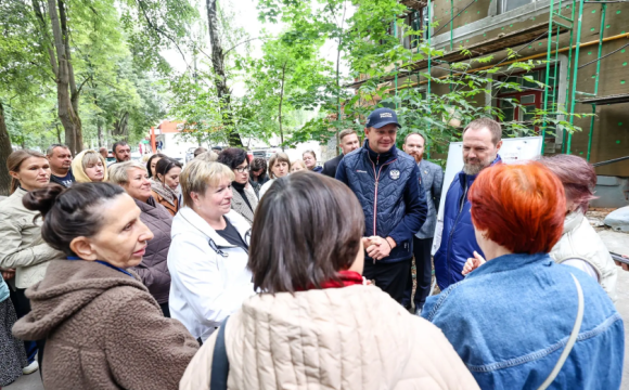Дмитрий Волков и Сергей Колунов проверили капремонт дома на улице Пионерской, 12
