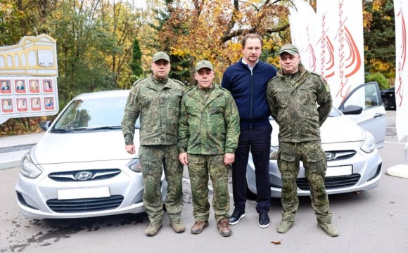 В Красногорске передали автомобили Герою СВО Дмитрию Андреевичу и его сослуживцам