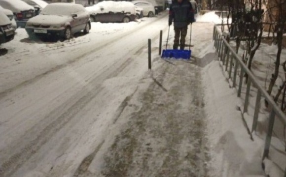 Пока город спит, на улицах кипит работа: городские коммунальные службы вышли  на уборку