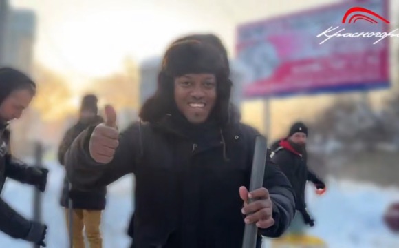 Кубинец покорил русскую зиму и научился чистить снег в Красногорске