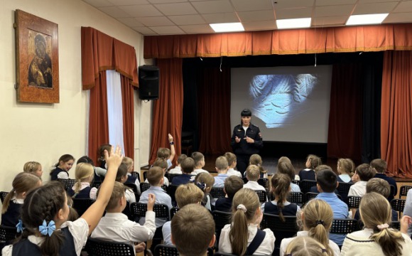 Сотрудники Госавтоинспекции провели уроки безопасности в Красногорских школах