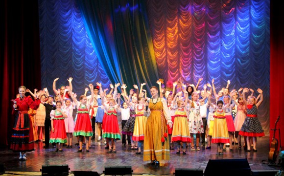 В ДК "Луч" прошел отчетный концерт "Родное Подмосковье" по итогам сезона 2018-19 г.г.