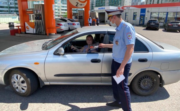 Красногорские автоинспекторы провели правовой ликбез с посетителями автозаправочных станций