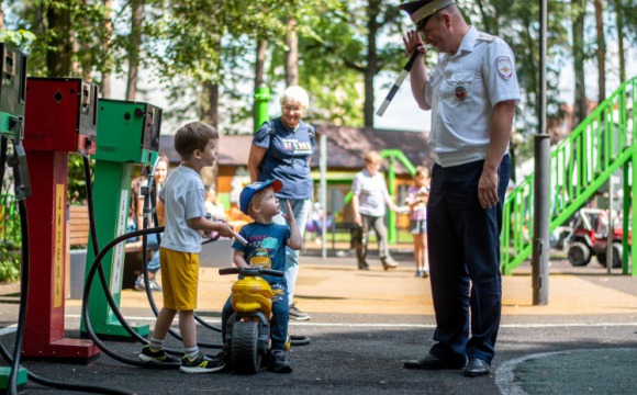 В период летних каникул свыше 4 тысяч детей Московской области будут изучать правила дорожного движения в профильных сменах