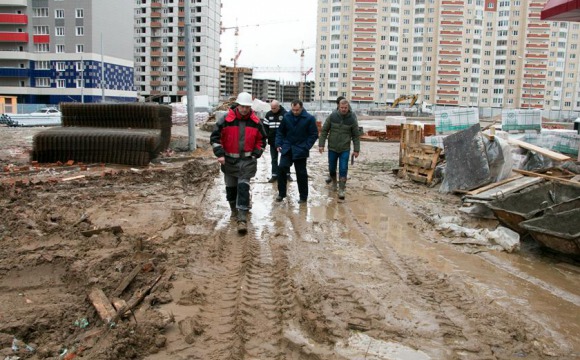 Михаил Сапунов проконтролировал строительство школы в Путилково