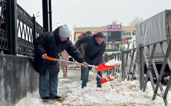 На МЦД «Павшино» ведутся работы по уборке снега, очистке ливневой канализации